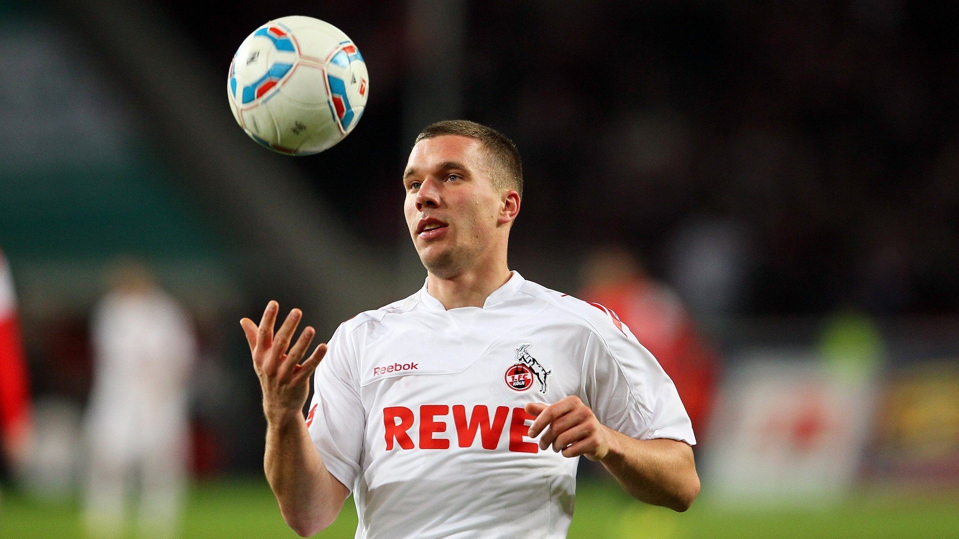 利拉德赛后谦逊发言登热搜，多特蒙德血战金州勇士引发热议