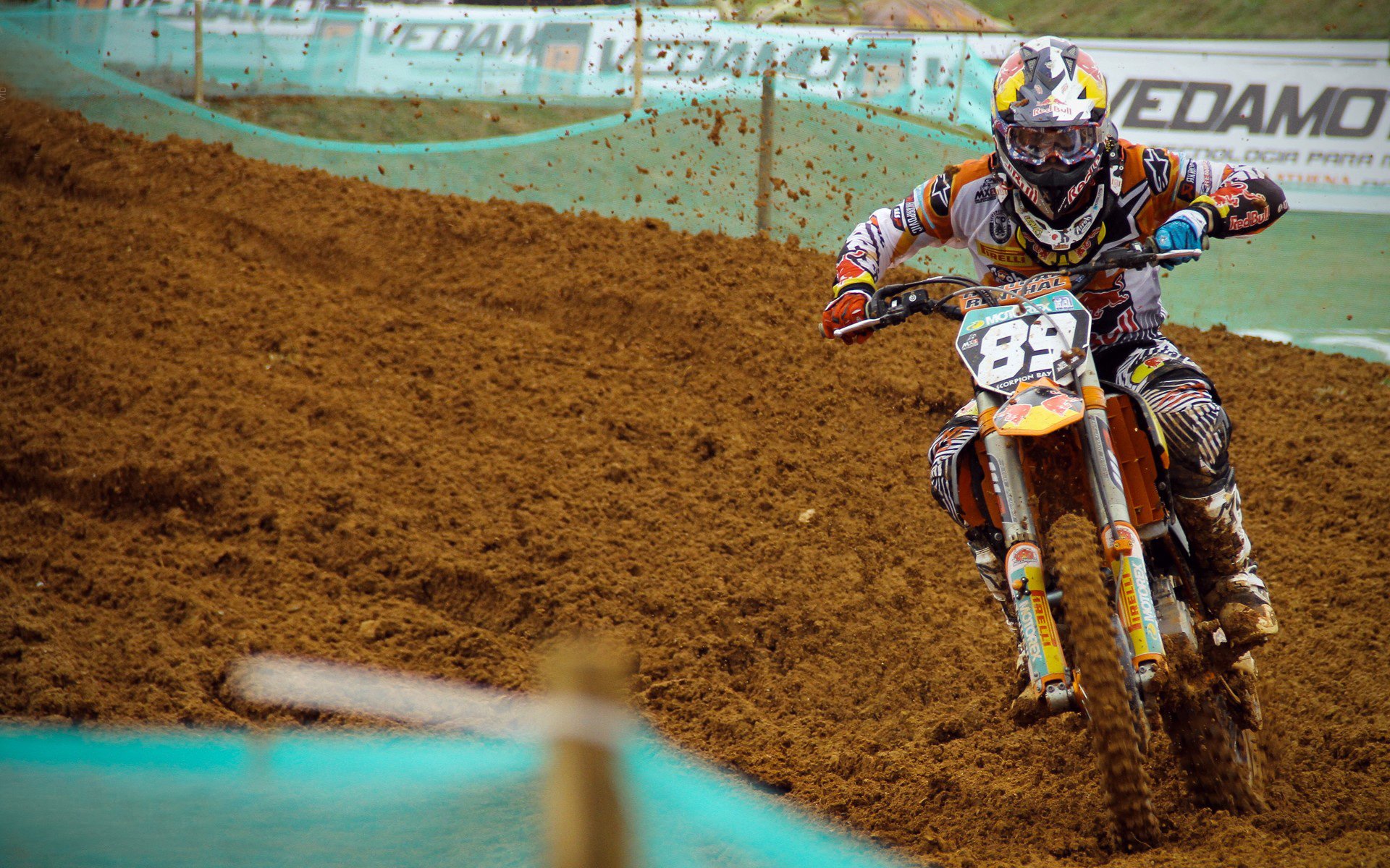 哈兰德回归赛场，关键助攻首场状态亮眼，切尔西观众沸腾！